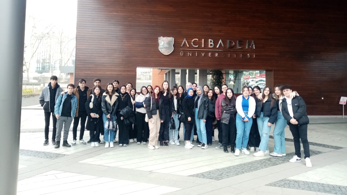 Okulumuz Öğrencileri ile İstanbul Acıbadem Üniversitesi Ziyareti Gerçekleştirilmiştir